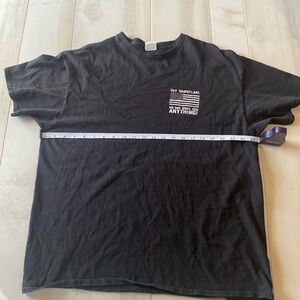 Black t shirt
America
Union